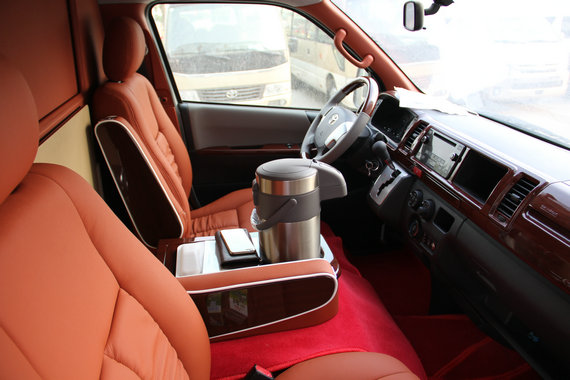 12座VIP版装饰丰田海狮 考斯特报价南通