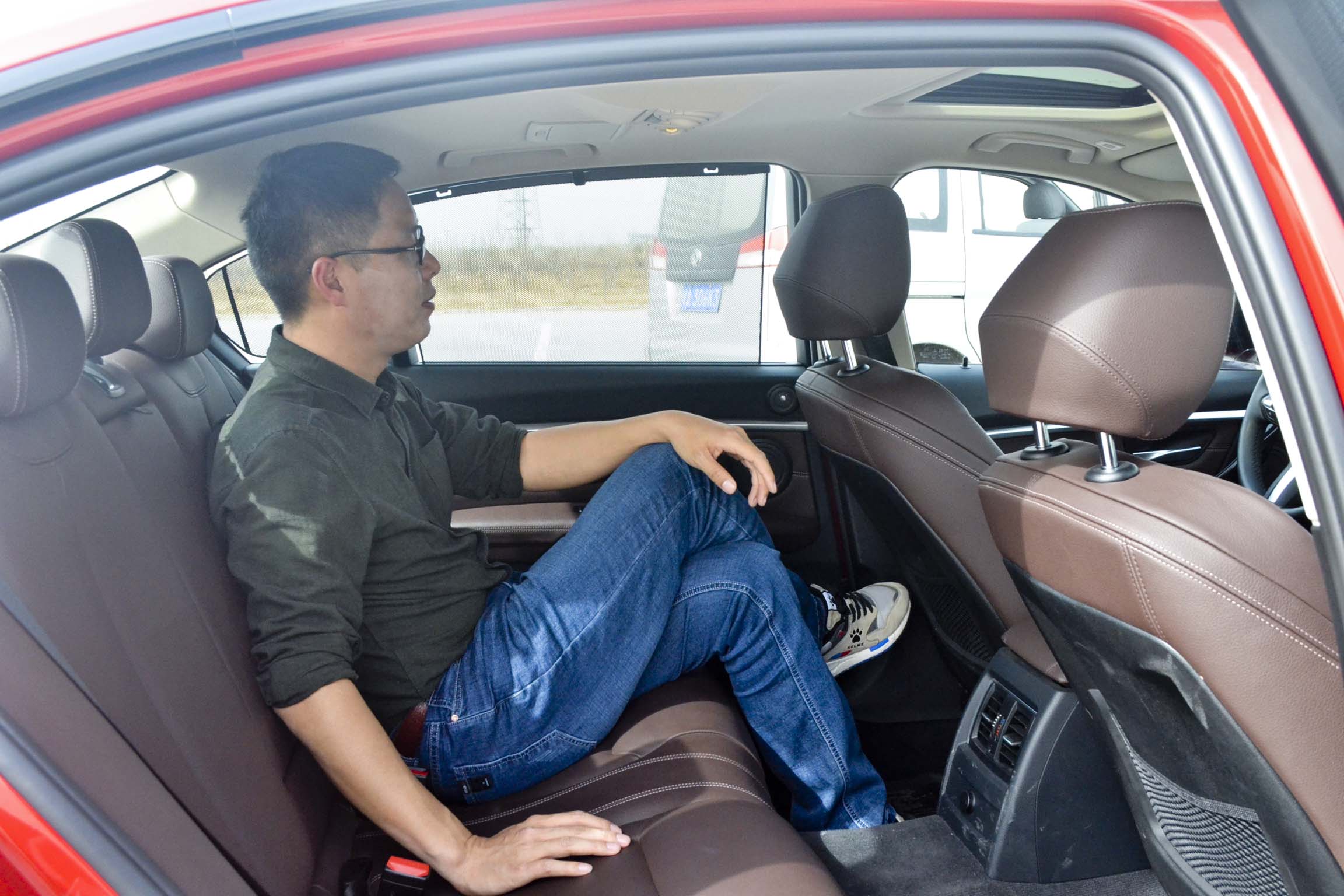 头号玩家 试驾宝马320Li M运动曜夜版