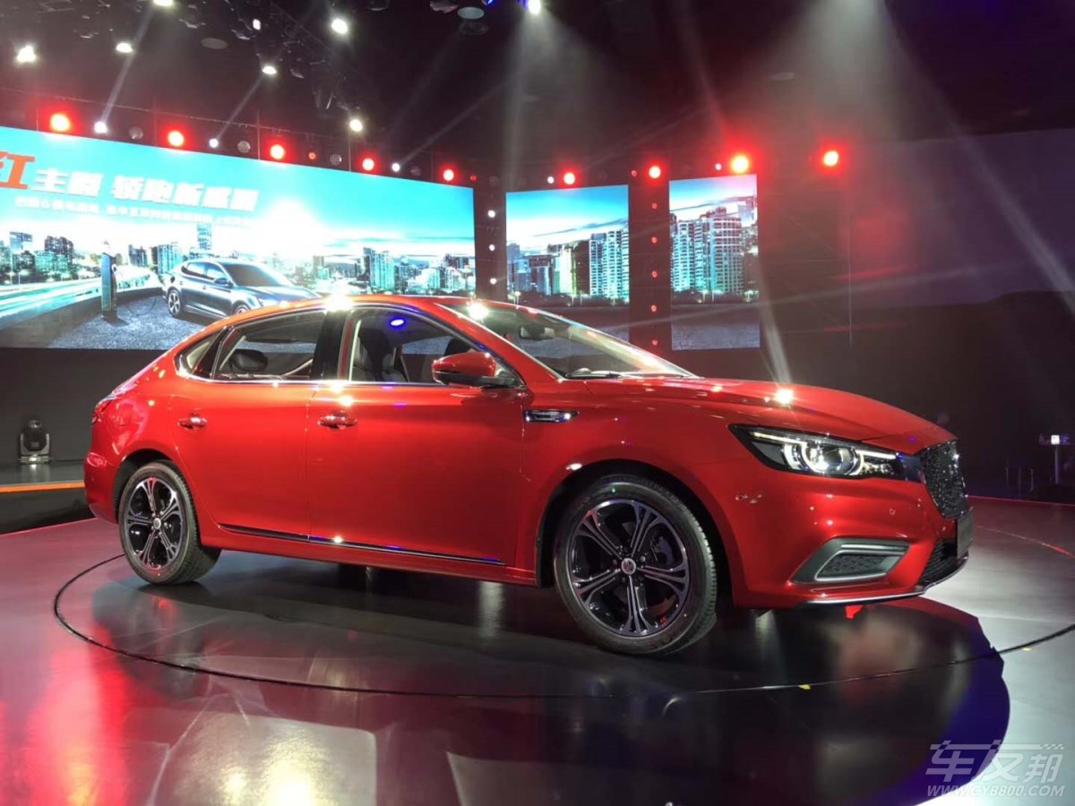 高性能轿跑 名爵6插电式混动版售价16.98万元