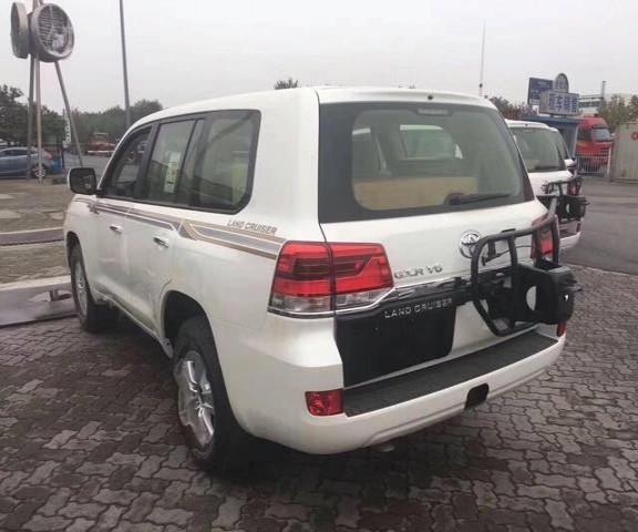 2018款酷路泽4000中东版 流线变得更加尖锐