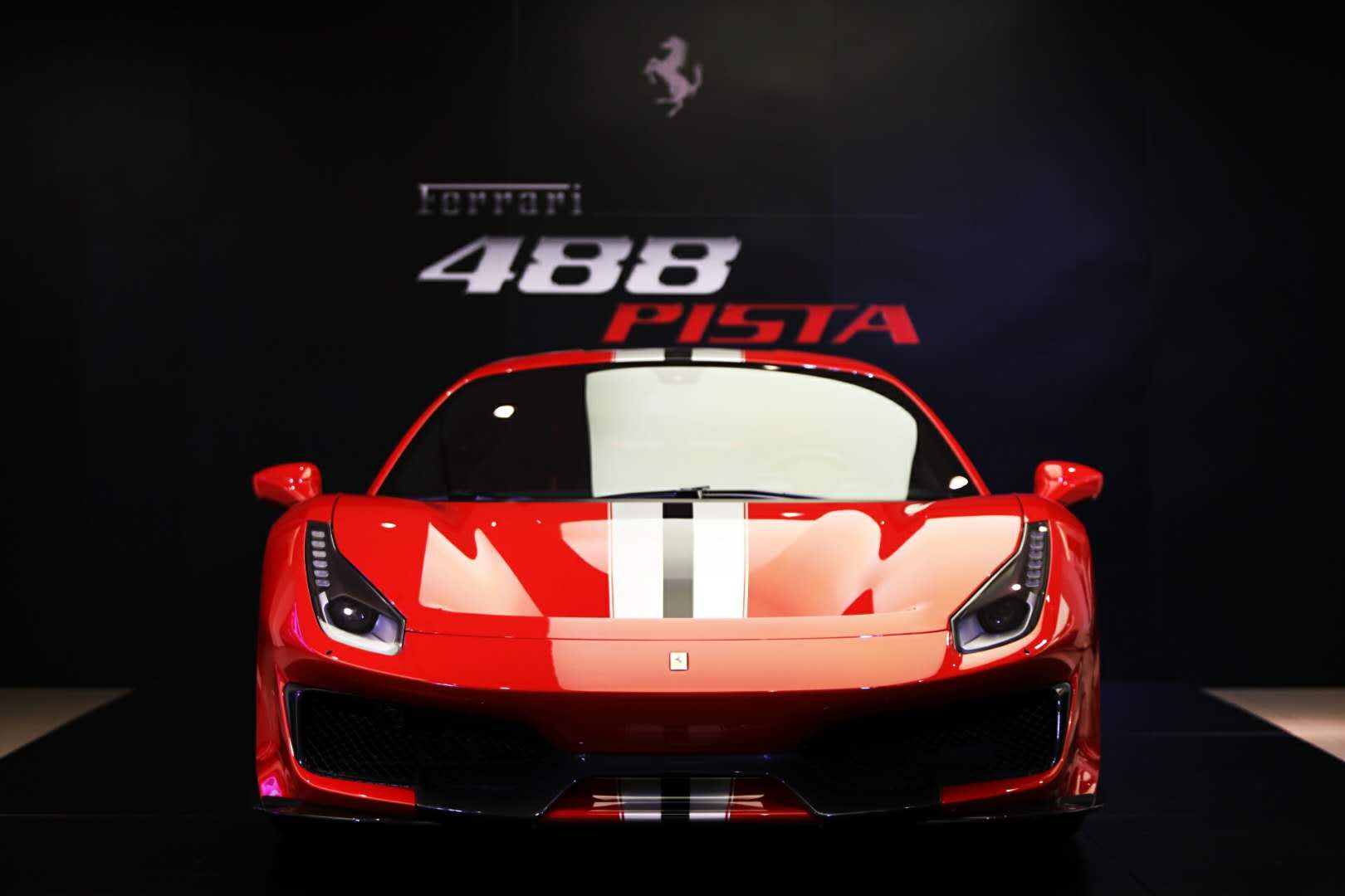 法拉利488 Pista驾临杭州 引领V8新标杆