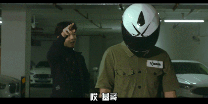 x撒腿就跑 边跑边大叫 我叫劳斯基,有问题直接找我 酒不醉人人自醉 花