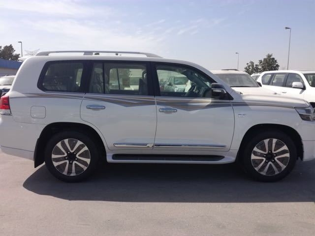 天津港18款酷路泽5700 陆巡V8真正的越野王者