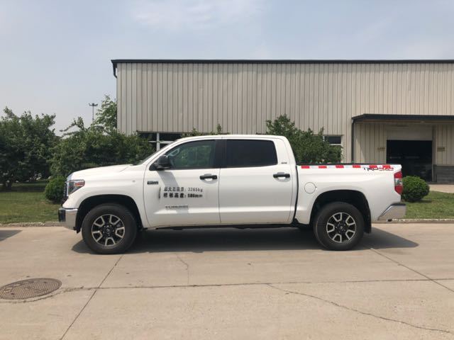 18款丰田坦途 SR5 TRD 豪华舒适型皮卡