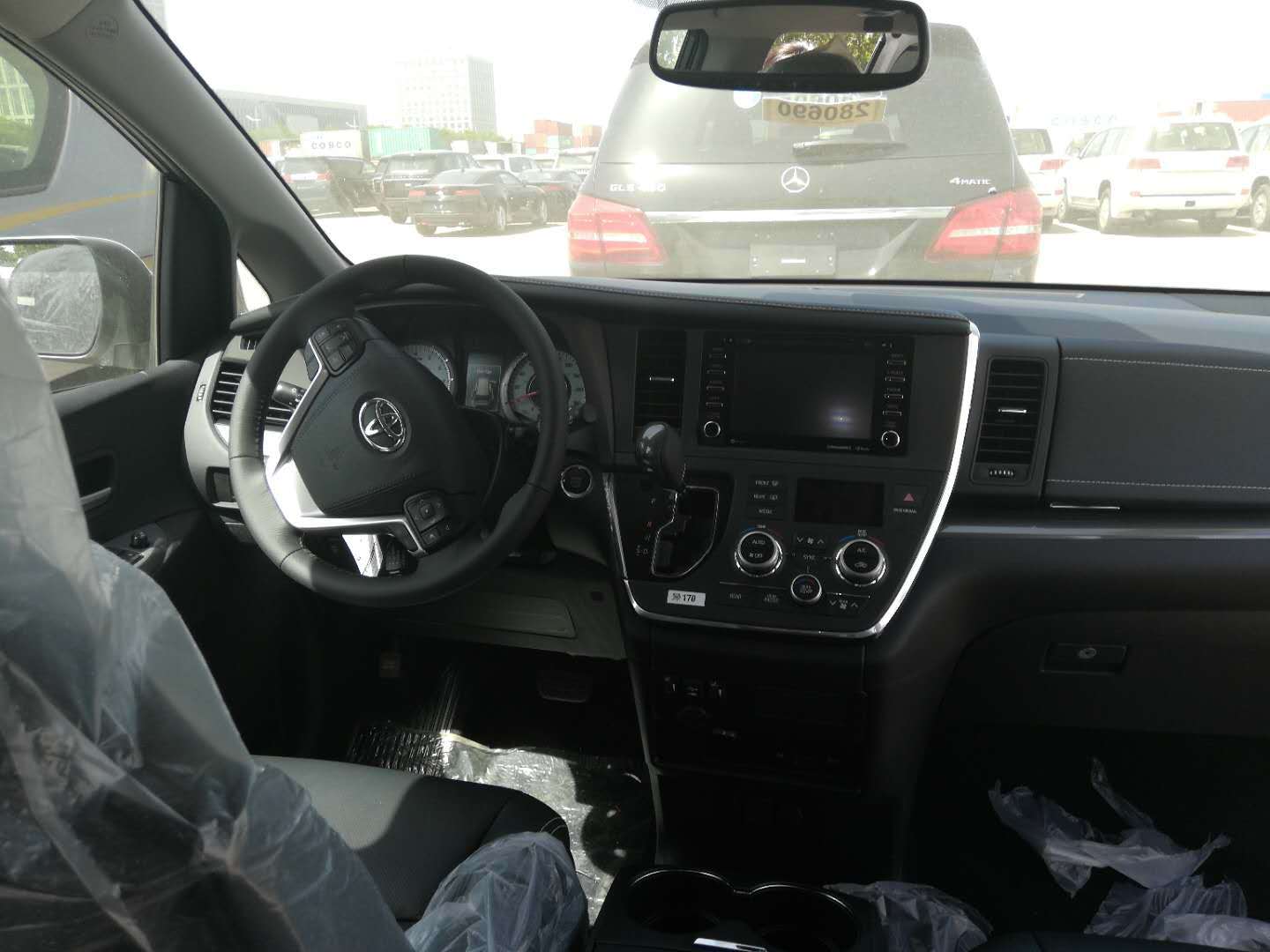 丰田塞纳四驱顶配新款高科技安全更舒适舒适