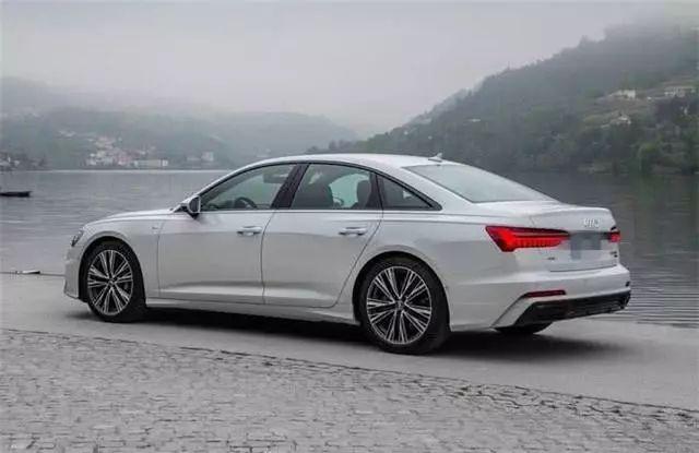 2019款奥迪A6L实车，进入车内的一瞬间，奔驰E级已经输了