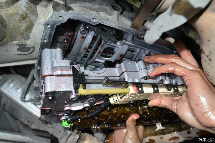 变速器故障维修 w700_h466_2bbaaa7eb431412fade3f470e9134dc6.jpg