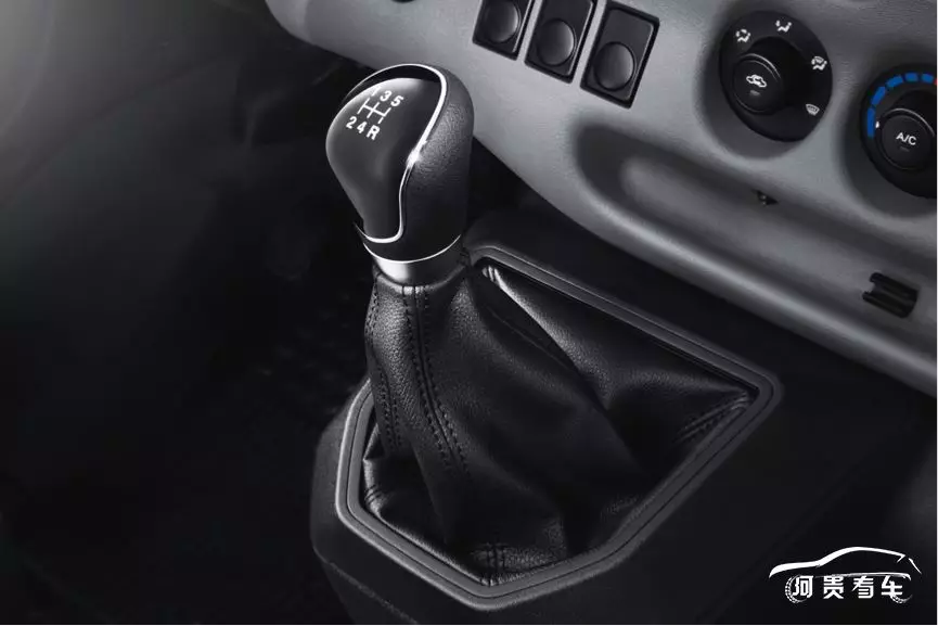 这款车堪称轻客届的小龙虾,1-4月销量同比暴