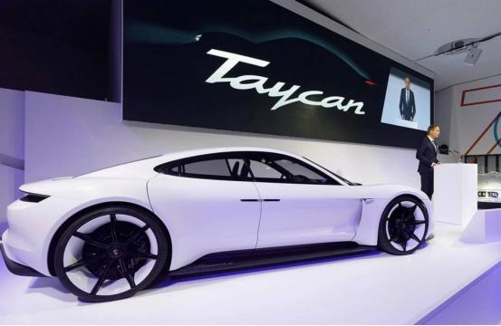 迈向电气化时代,保时捷推出首款纯电动车taycan