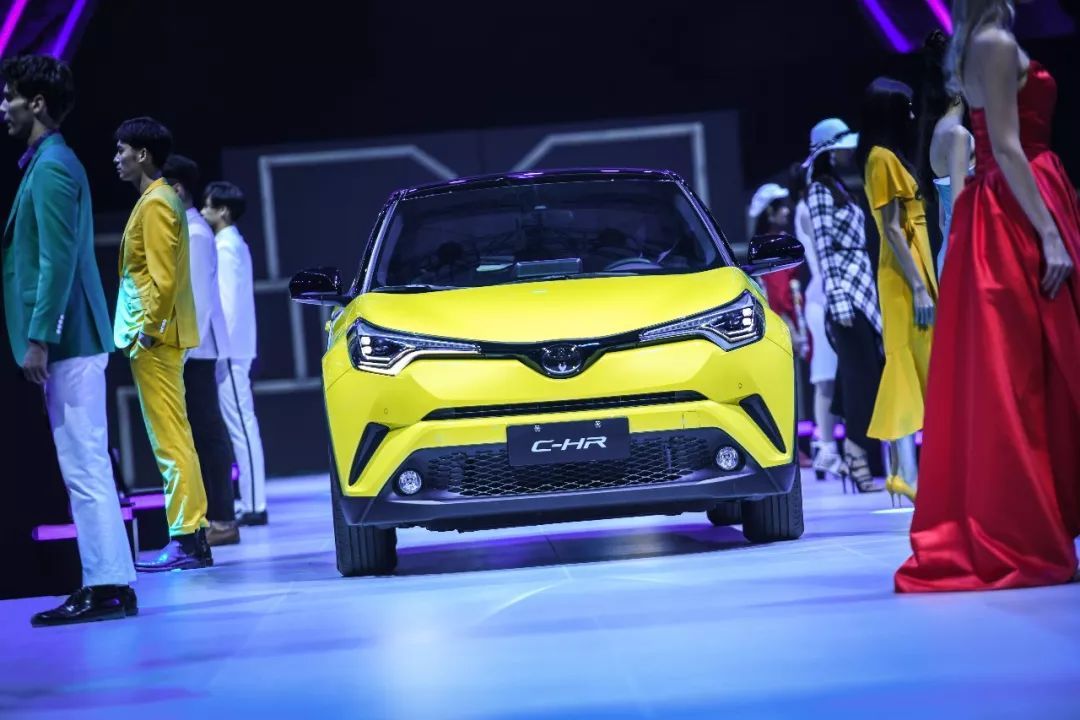 丰田最新潮SUV-CHR上市 15万的售价和奕泽比