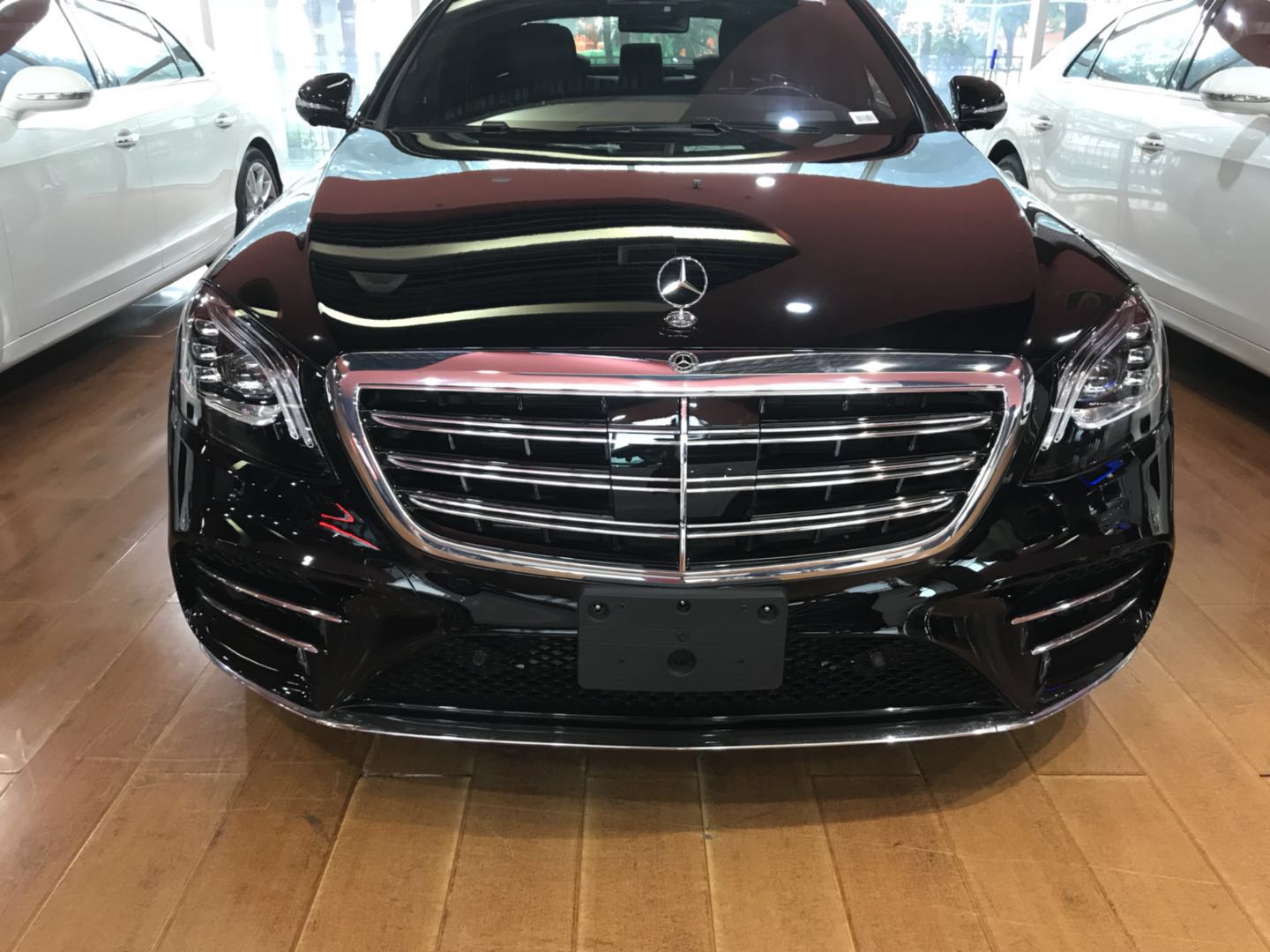 18款奔驰迈巴赫S560专为领袖而生显现出你高贵身份