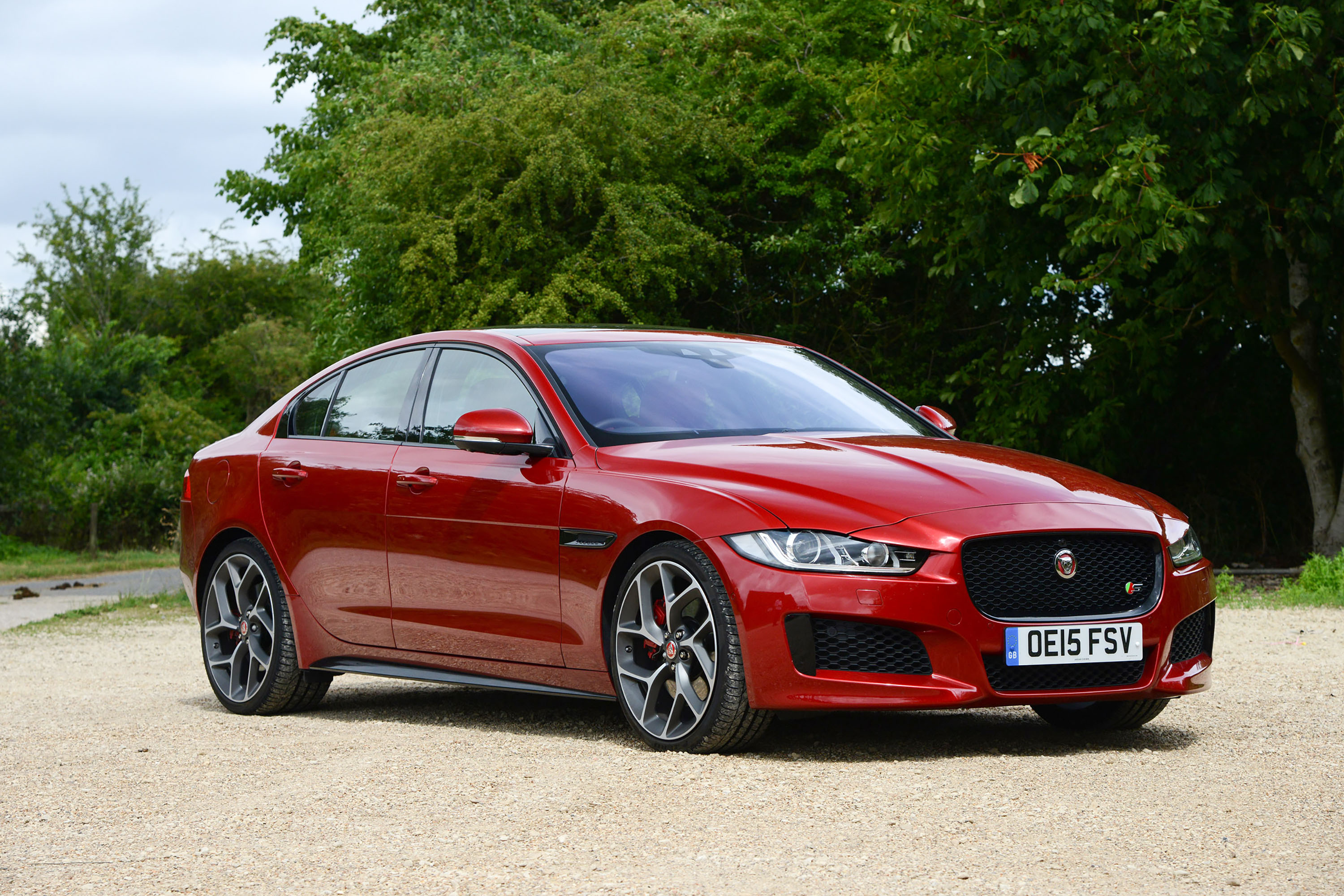 没顶汽车后边一根烟猜成语_一根烟图片(2)