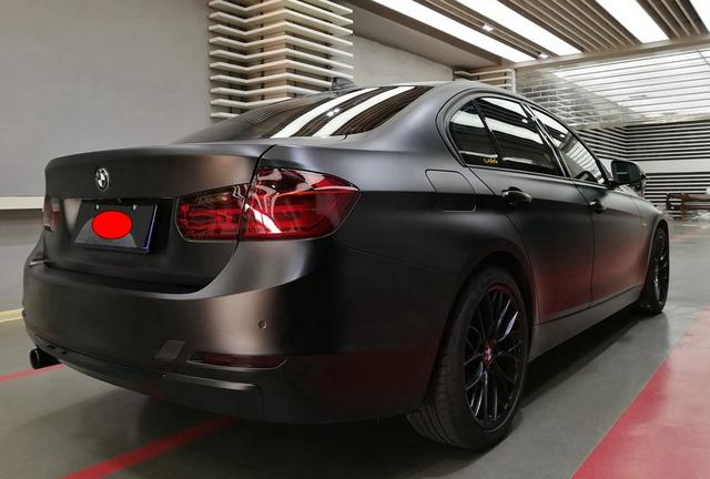 宝马320i陶瓷黑汽车改色贴膜效果图 黑化太美了