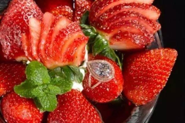 一碗草莓就可买一辆劳斯莱斯你吃过最贵的水果是什么