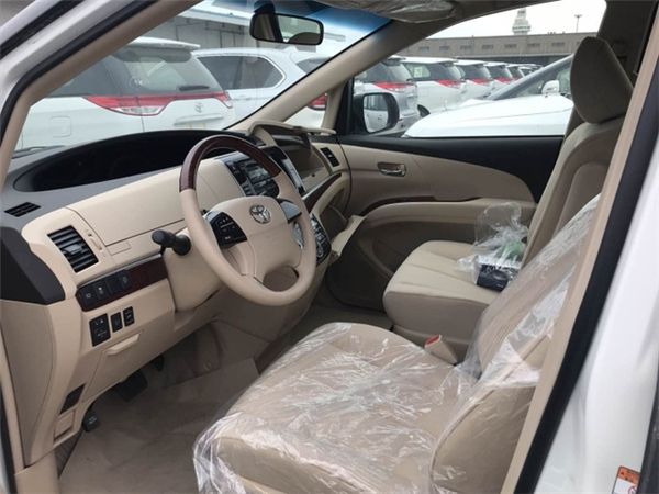 18款丰田普瑞维亚2.4大霸王商务带来头等舱版的舒适感受
