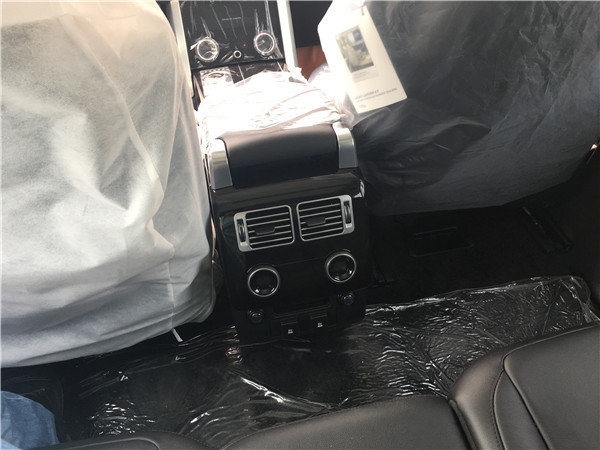 2018款路虎揽胜行政店内现车底价售全国