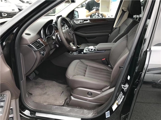 2018款奔驰GLS450造型依然硬派动力强劲SUV