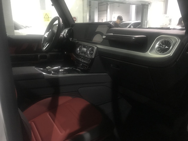 19款奔驰G550白红顶配天津港现车实拍最新行情报价