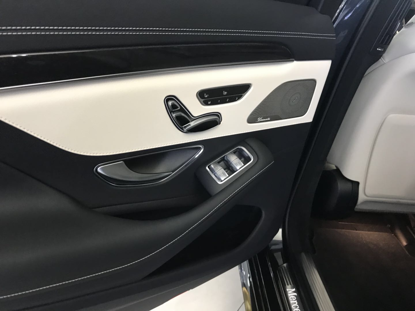 2018款奔驰S560加版4.0排量V8发动机现车参数解读