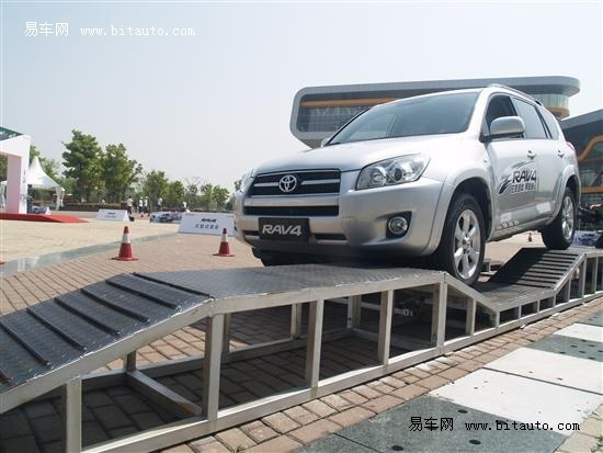图文】全能城市SUV车型试驾一汽丰田RAV4