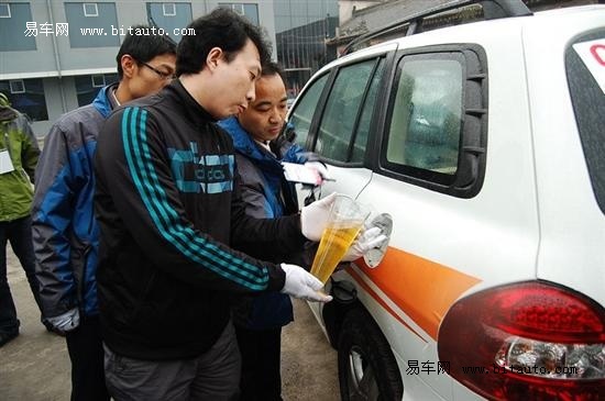华泰圣达菲柴油版百公里油耗仅3.68升高清图片