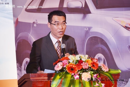 图为泉州全顺总经理刘高源先生在江铃首款suv-驭胜泉州上市发布会上