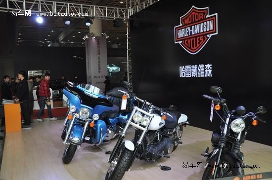 在本次车交会上, 哈雷戴维森青岛专营店携哈雷戴维旗下四大摩托车系