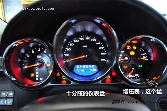 对于美国车,空间一向被忽略,因为在它们身上享受大空间就是天经地义的事情 同理,后排也是一样 因为CTS-V的扭矩相当的大,所以使用了传统的液压变矩器 CTS-V采用的是V8机械增压发动机。拥有556hp和747Nm的惊人能量,在机械增压的带动下,其中低转速情况下就能发挥巨大能量。凭借着这台引擎,CTS-V才能在纽博柏林北环以7分59秒32打破记录,而0-96公里3.