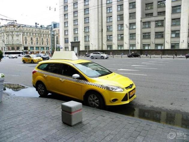 旅行款福克斯 莫斯科街头旅行款福克斯出租车