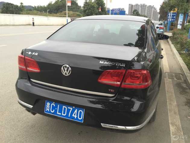 肯定有朋友有疑问,我为什么会买2.0T旗舰版。预知后事,请听我细细道来。 买车是个艺术活儿也是个技术活儿,为什么这样讲,我来讲讲我的个人观点(不喜勿喷) 因为现在的车的品牌配置什么的太多了,选多了会选得眼花缭乱,反而不知道买什么车好了。首先买车要想好自己需要什么类型的车,经常走什么路,还有就是接触的是什么人群做的什么工作等等。我从今年过完年开始看车,我就是需要一辆大气稳重低调的轿车,又不能是日本品牌(名族情节较重,请谅解)平时需要帮老爸开车(做生意的),因为他们经常喝醉酒,素以接送一些老爸和生意人,所以需