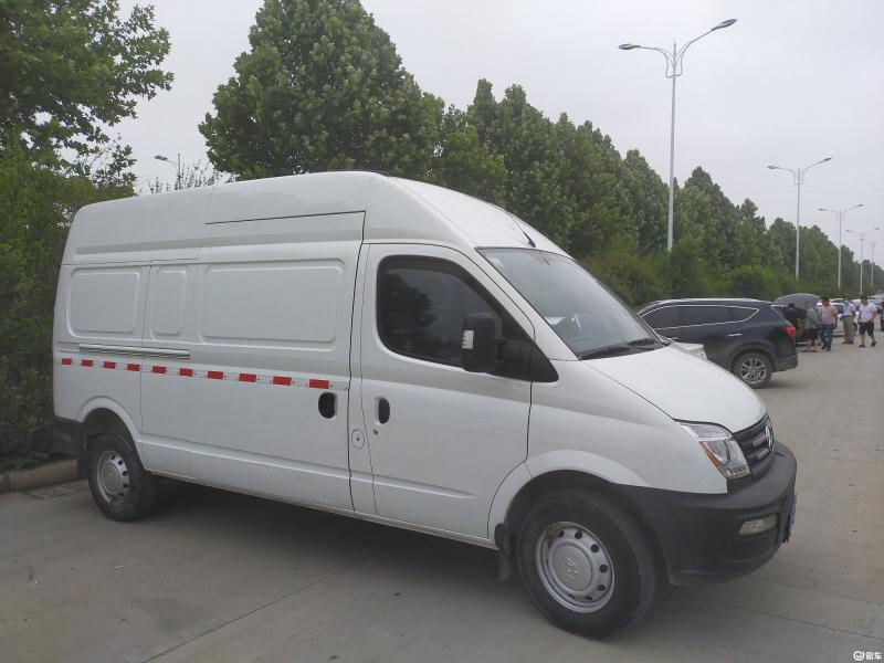 上汽大通maxus v80 2018款 厢式货车 2.5t 手动 长轴高顶 3座