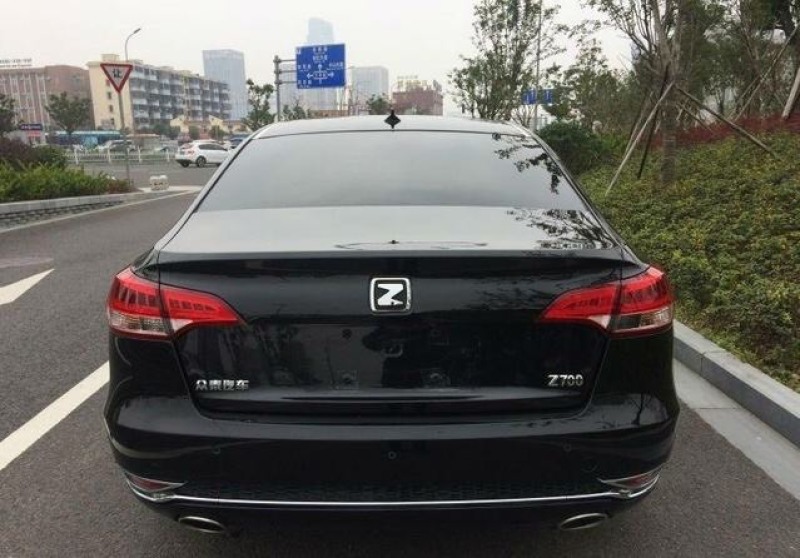 众泰z700 2016款 1.8t 双离合 豪华版