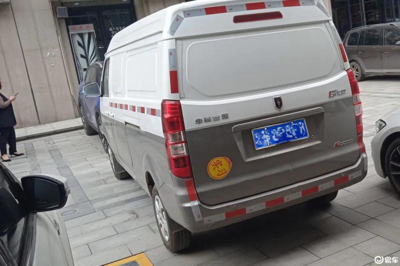 金杯海狮x30l 2021款 厢货 1.5l 手动 商务中央空调版 2/5座 国vi