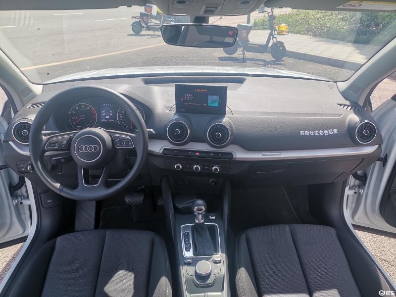 奥迪q2l 2021款 35 tfsi 进取动感型