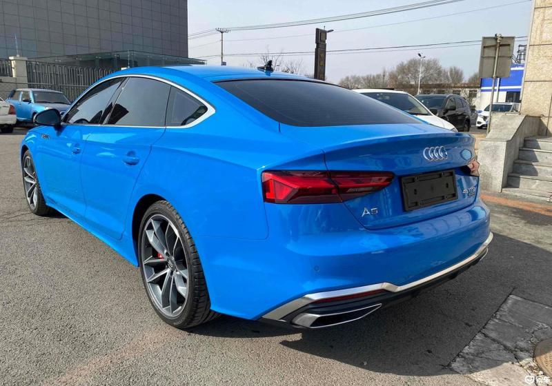 奥迪a5 2021款 sportback 45tfsi quattro 臻选动感型