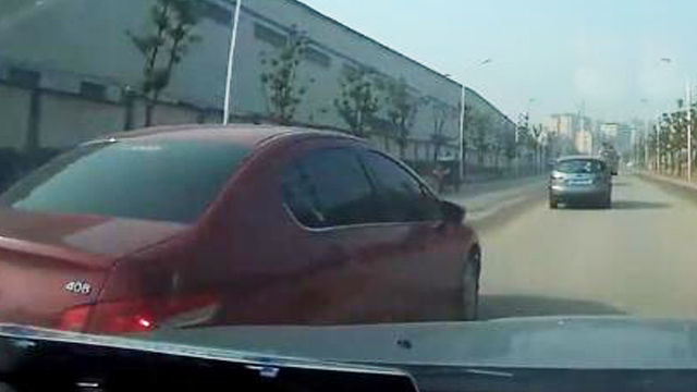 如何超车变道视频 201732102742196.jpg