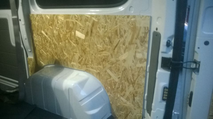 【买大通拉货旅游之替换内饰板和柜子制作成果