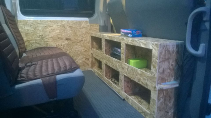 【买大通拉货旅游之替换内饰板和柜子制作成果