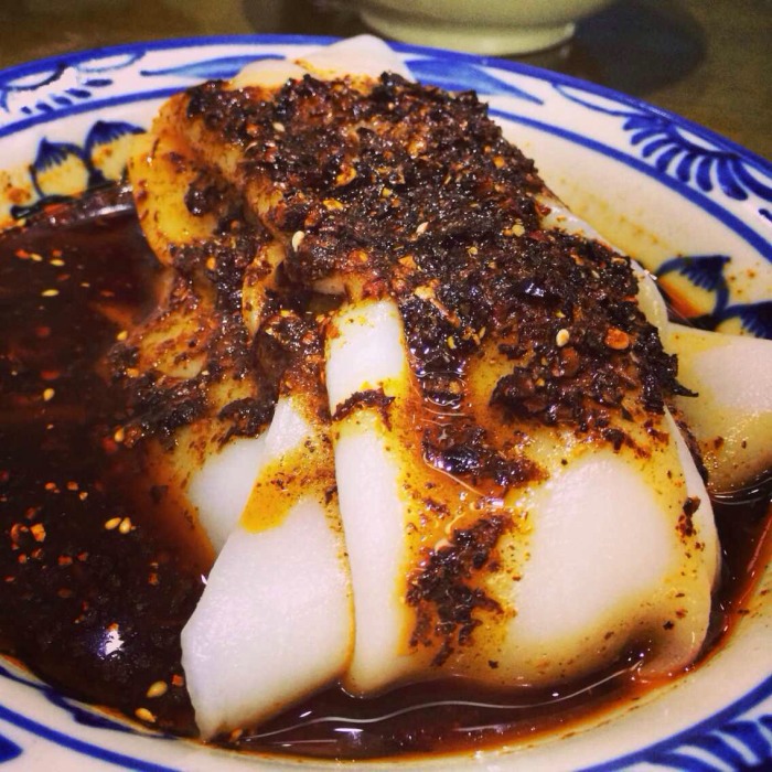 热面皮是陕西汉中的一个特色美食,说起来我的口水都要流出来了