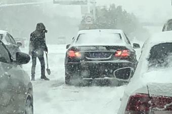 寒风刺骨冰天雪地,防滑链条最接地气