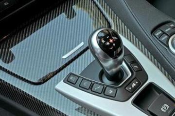 【自动挡车等红灯时挂P挡还是N挡?】-易起说