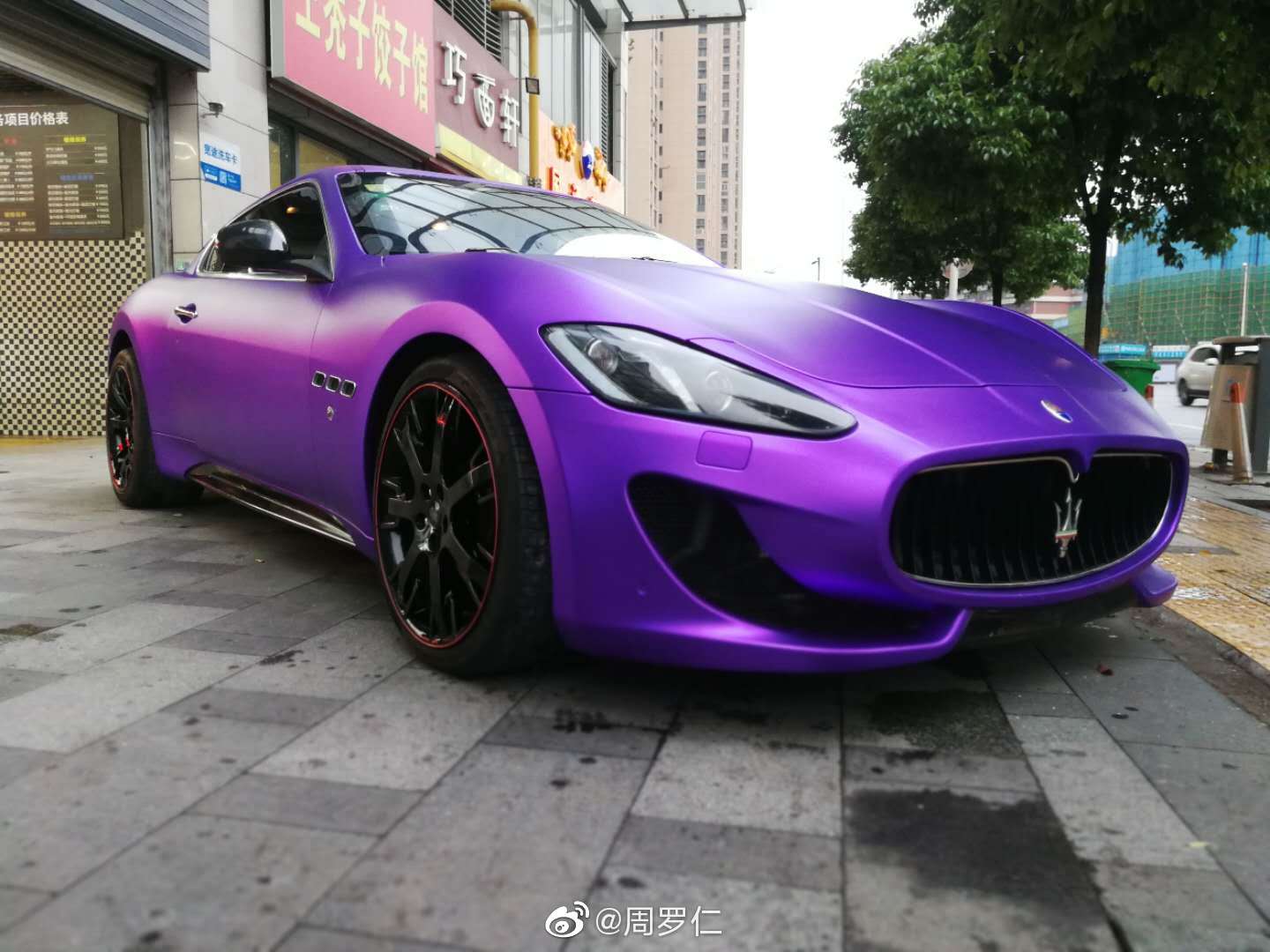 玛莎拉蒂车身改色——陶瓷紫,呈现出一种高雅的魅力.
