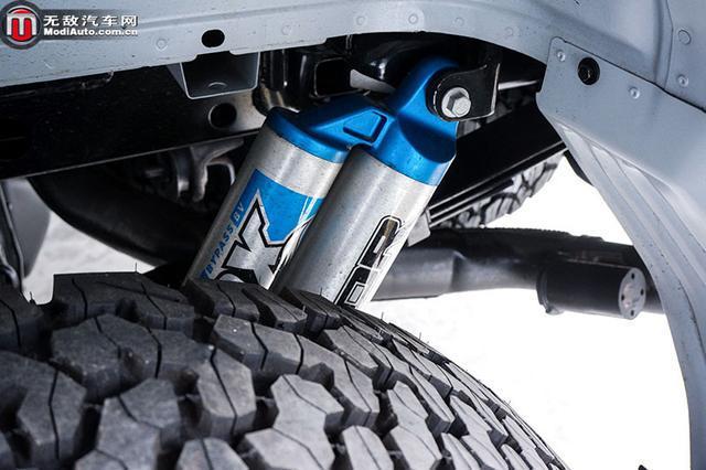 但f-150raptor采用了性能强劲的foxracingshox避震,以