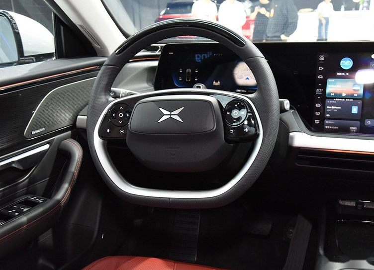 此外据厂商透露,小鹏汽车p7还将在明年推出低续航里程,低售价版本车型