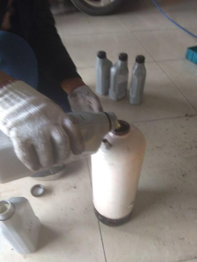 自己怎么换机油啊 15782701656818335.png