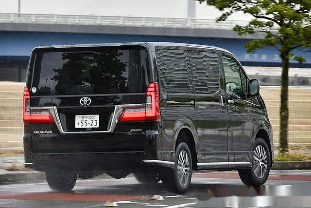 大到能放两排四个头等舱座椅看丰田granace能否超越