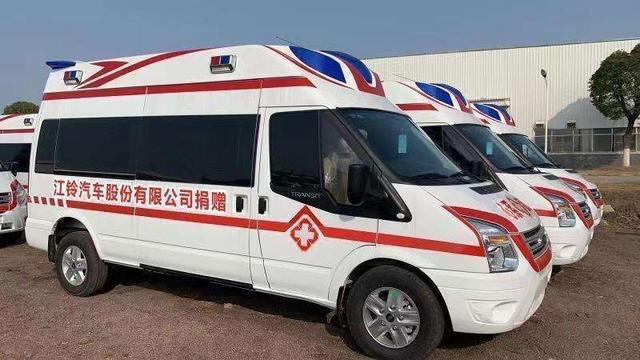 救护车警察马猜成语_救护车卡通图片