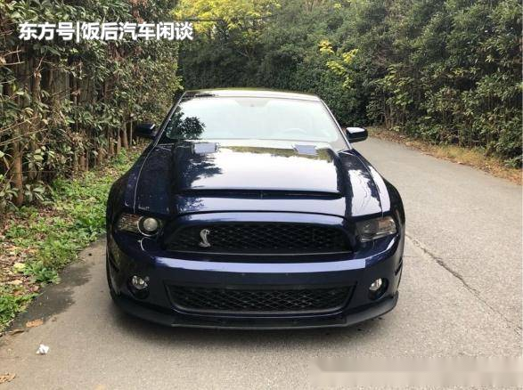 140万的福特"野马"长啥样?手动挡扁平胎,前后有眼镜蛇标