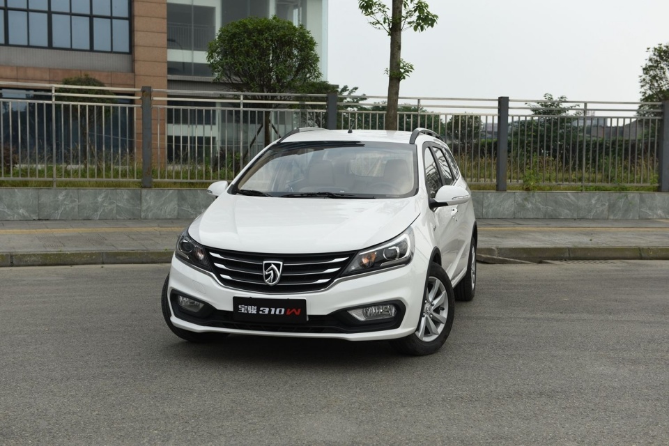 78万-6.28万元,2020款宝骏310w性价比超高的家用车