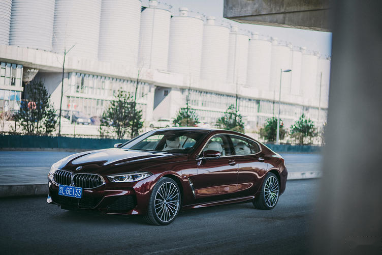 bmw的运动与优雅 试驾bmw 840i四门轿跑车